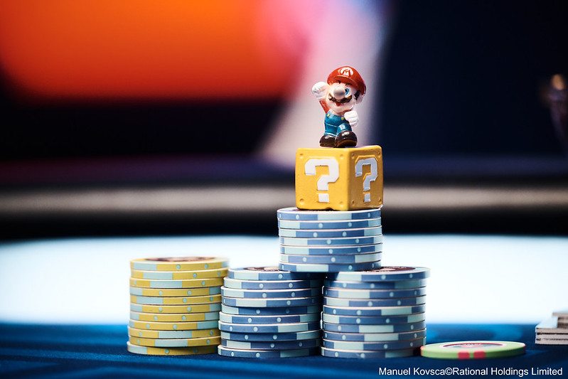 Jetons poker et boîte à bonus Mario